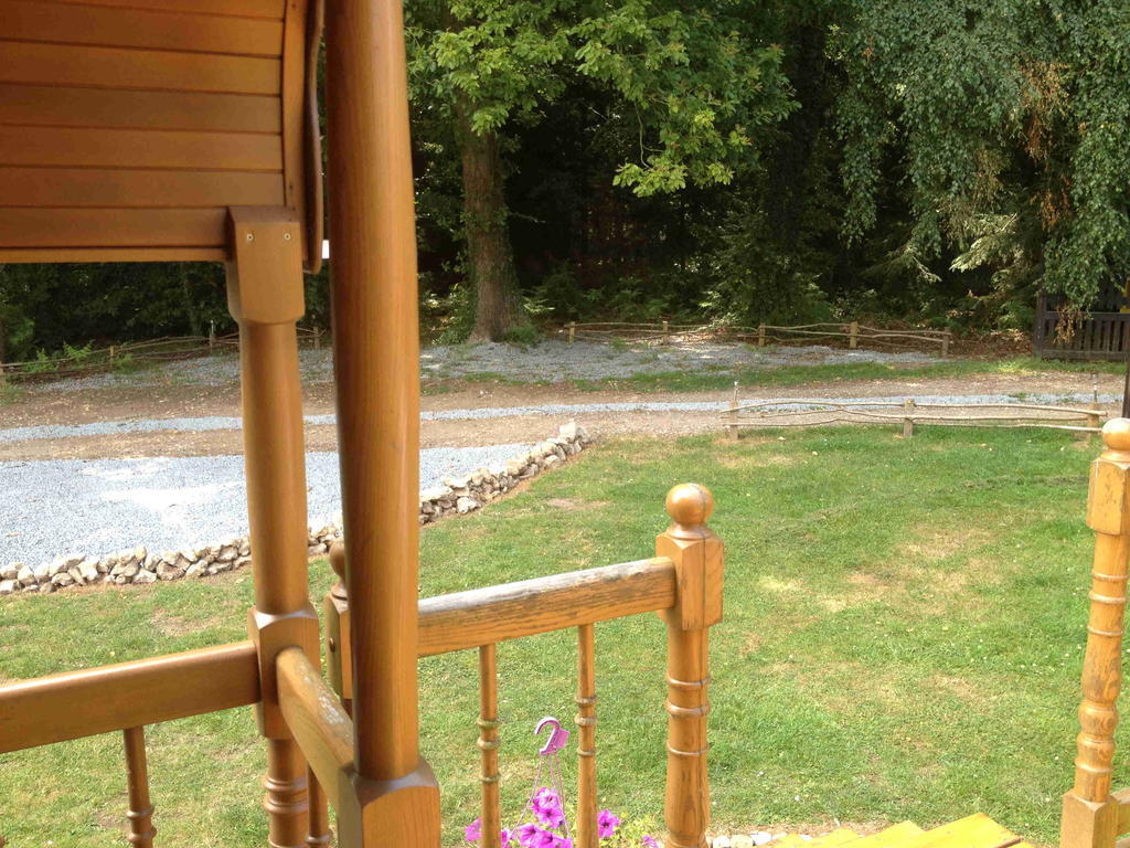 Roulotte Du Petit Bois Villa Theillement ภายนอก รูปภาพ