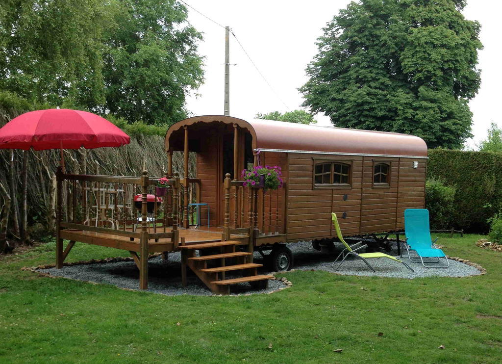 Roulotte Du Petit Bois Villa Theillement ภายนอก รูปภาพ
