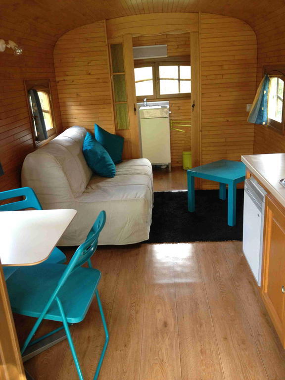 Roulotte Du Petit Bois Villa Theillement ภายนอก รูปภาพ